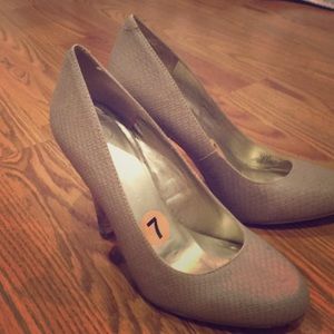 Nude heels- jessica Simpson